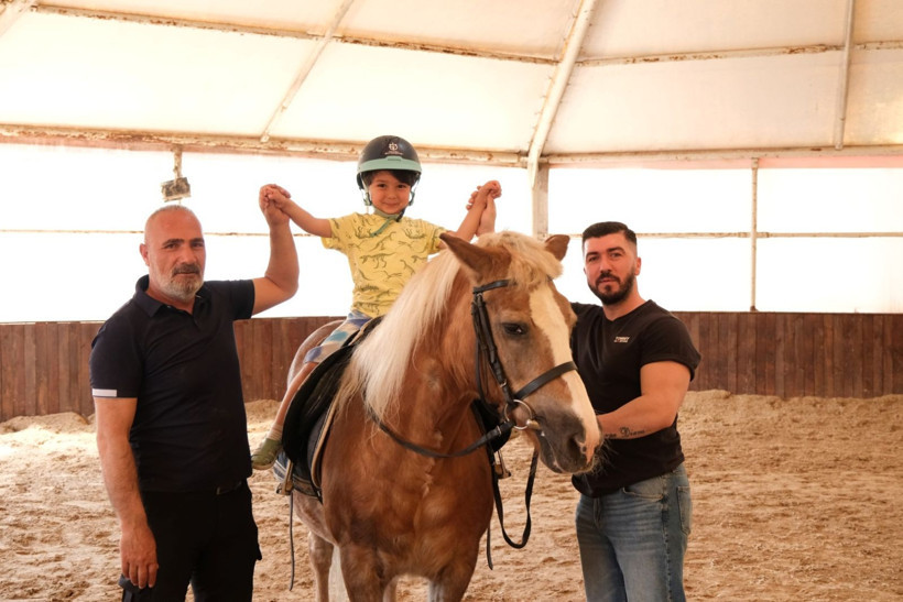 Kocaeli'de çocuklara at sevgisi aşılanıyor - Resim: 6