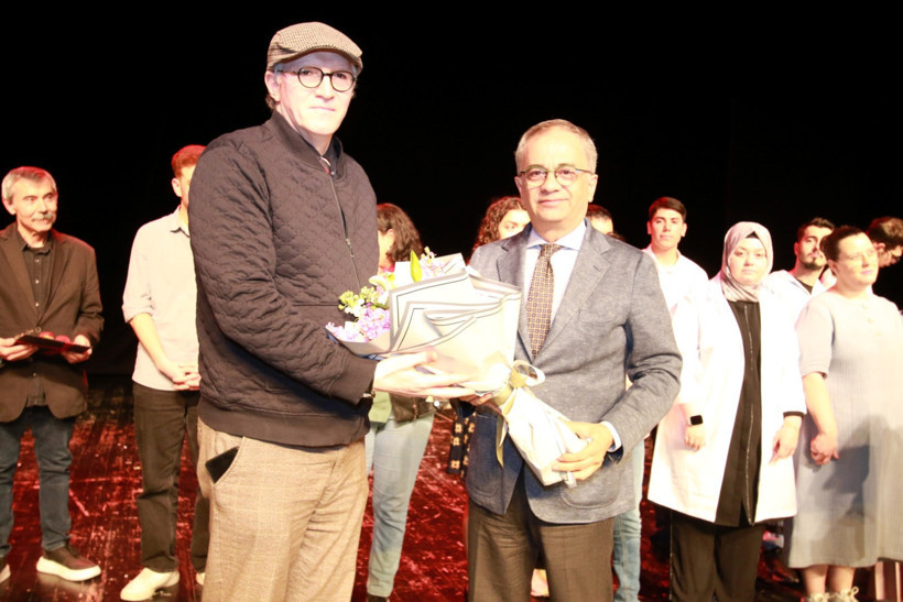 Özel bireyler tiyatro oyunda hünerlerini sergilediler - Resim : 4