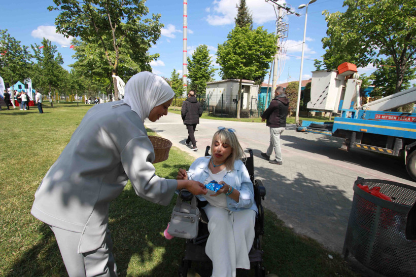 Beyaz Kalpler öğrencilerinden örnek davranış - Resim : 1