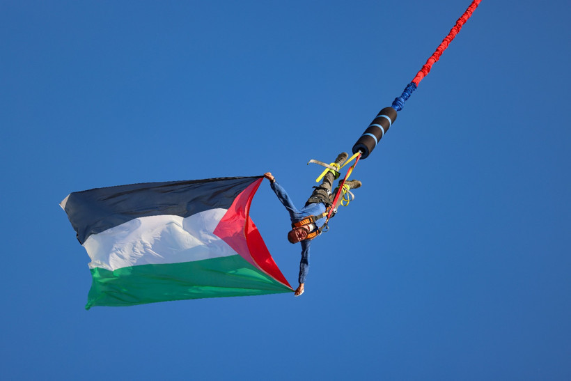 Yerden 70 metre yükseklikte Filistin bayrağı açıldı; EnFest’te Filistin’e destek mesajı - Resim : 1