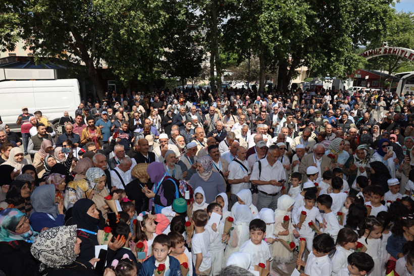 Hacı adayları dualarla uğurlandı - Resim : 2