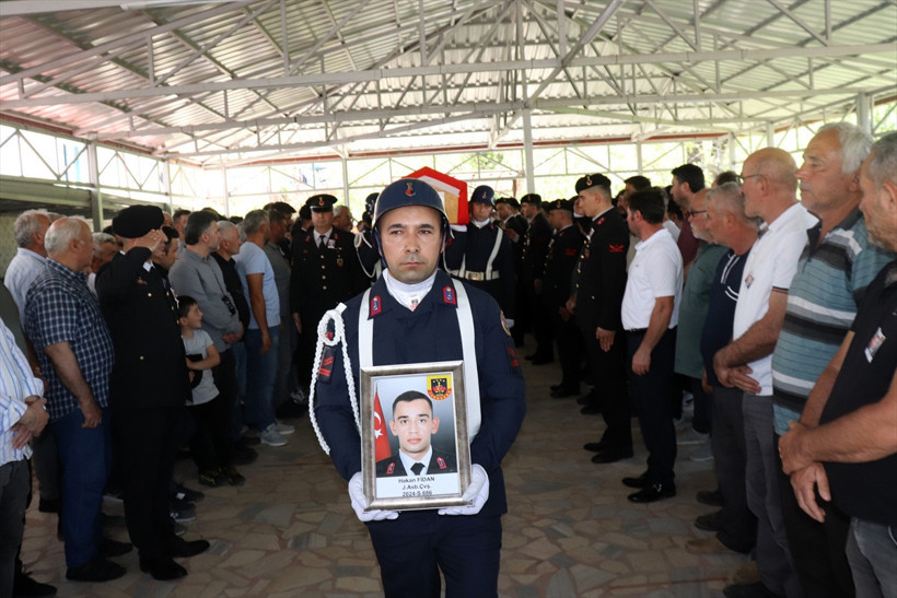 Derede boğulan astsubay son yolculuğuna uğurlandı - Resim : 2