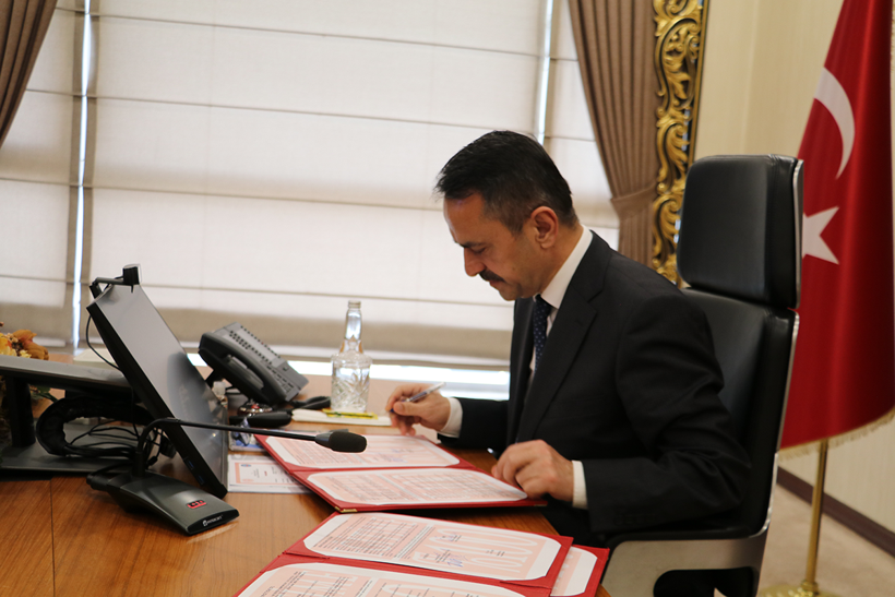 İmzalar atıldı! Türkan Zeray İlkokulu için protokol... - Resim : 3