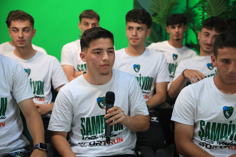 Kocaelispor U-19 Nokta TV stüdyolarında - Foto Galeri- - Resim: 33