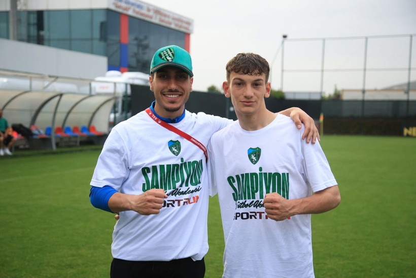 Kocaelispor U-19’da büyük coşku… Şampiyonluk bizim kupa bizim! Foto Galeri - Resim: 20