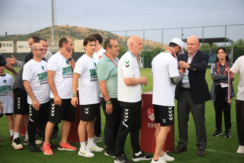 Kocaelispor U-19’da büyük coşku… Şampiyonluk bizim kupa bizim! Foto Galeri - Resim: 24