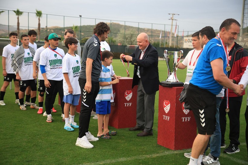 Kocaelispor U-19’da büyük coşku… Şampiyonluk bizim kupa bizim! Foto Galeri - Resim: 26