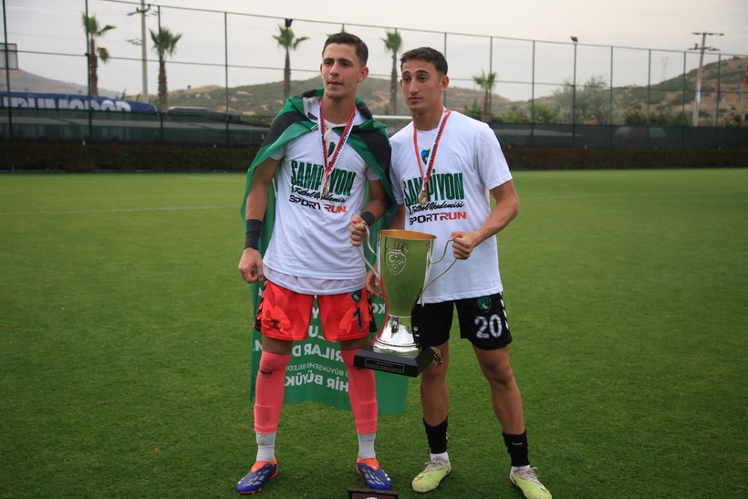 Kocaelispor U-19’da büyük coşku… Şampiyonluk bizim kupa bizim! Foto Galeri - Resim: 46