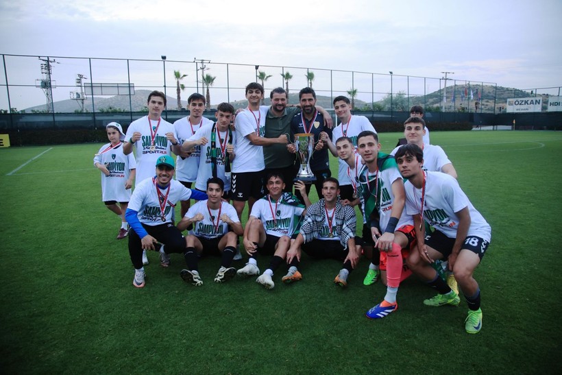 Kocaelispor U-19’da büyük coşku… Şampiyonluk bizim kupa bizim! Foto Galeri - Resim: 58