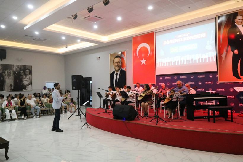 Müzik kurslarında eğitim alan gençler sahne aldı - Resim : 1