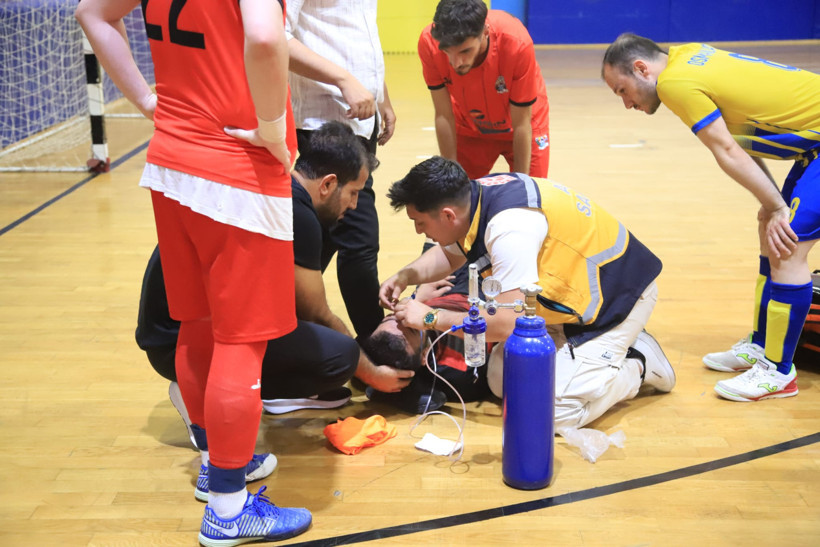 Futsal finalinde korkutan olay! - Resim : 4