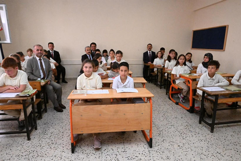 İlhami Aktaş, öğrencilerin karne heyecanını paylaştı - Resim : 2