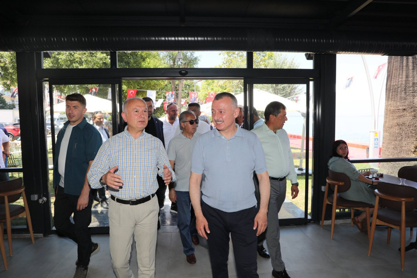 Ahmet Çalık, Tahir Büyükakın’ı Bizim Kafe’ye götürdü - Resim : 3