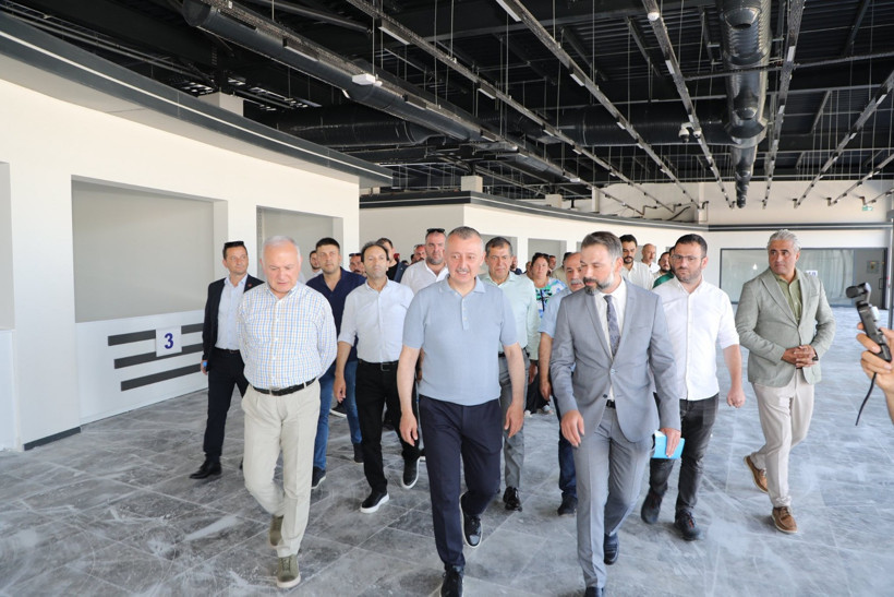 Ahmet Çalık, Tahir Büyükakın’ı Bizim Kafe’ye götürdü - Resim : 6