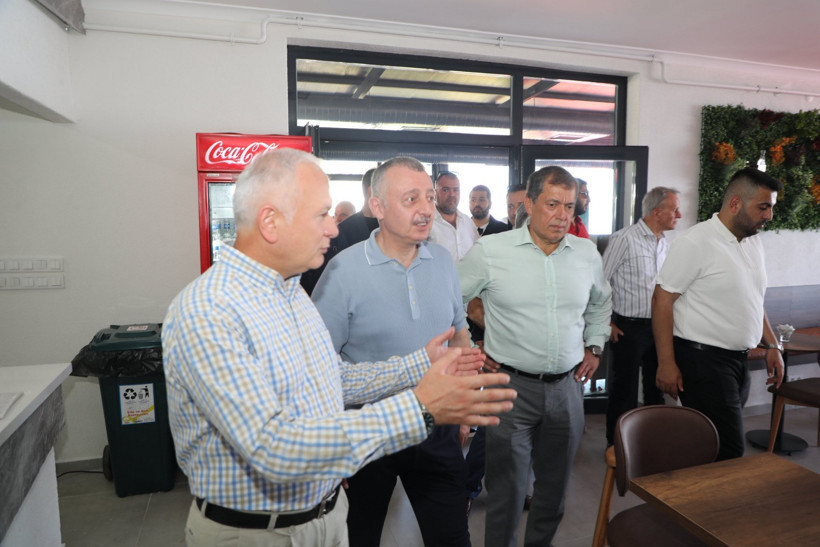 Ahmet Çalık, Tahir Büyükakın’ı Bizim Kafe’ye götürdü - Resim : 1