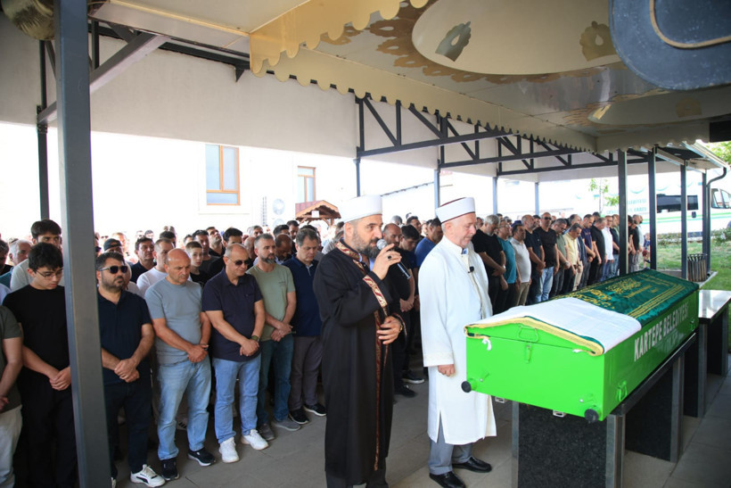 Mevlüt Ağra'dan babasına son görev! - Resim : 1