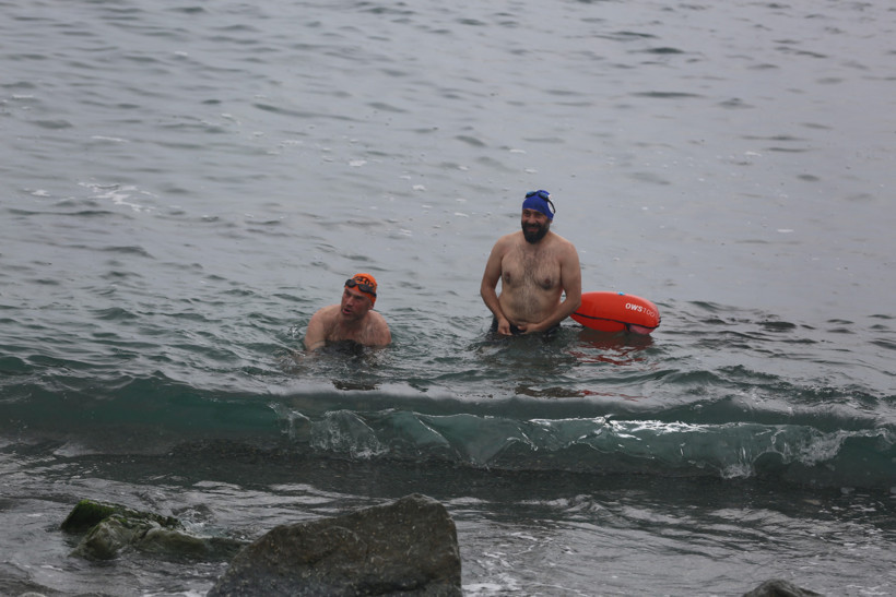 15 Temmuz için Karadeniz’de 4 kilometre boyunca yüzdüler - Resim : 1