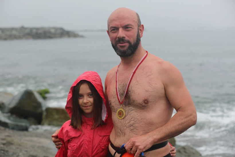 15 Temmuz için Karadeniz’de 4 kilometre boyunca yüzdüler - Resim : 4