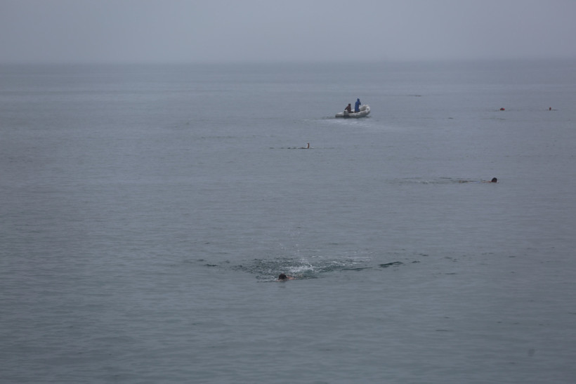 15 Temmuz için Karadeniz’de 4 kilometre boyunca yüzdüler - Resim : 3