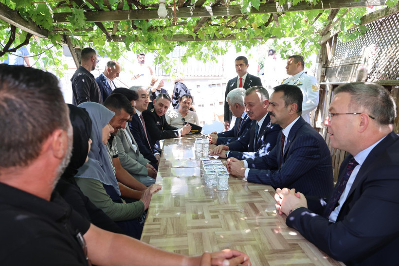 Şehit ve gazi yakınlarına; Anlamlı günde anlamlı ziyaretler - Resim : 2