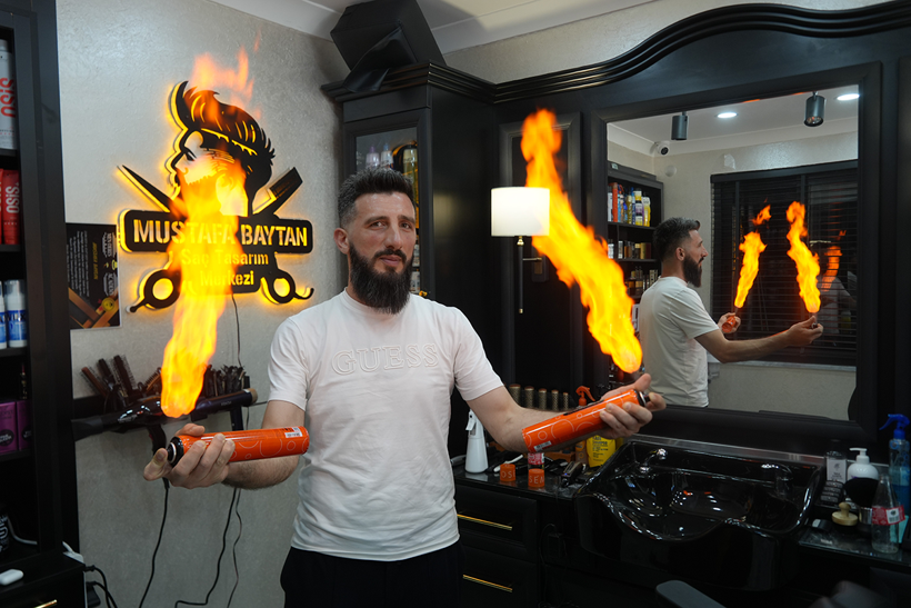 "Yapamazsın" diyenlere inat deniz altında tıraş etti! - Resim : 3