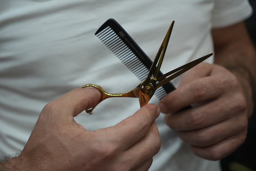 "Yapamazsın" diyenlere inat deniz altında tıraş etti! - Resim : 4