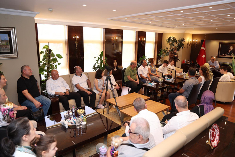 Zinnur Büyükgöz, LGS şampiyonlarını ağırladı - Resim : 2