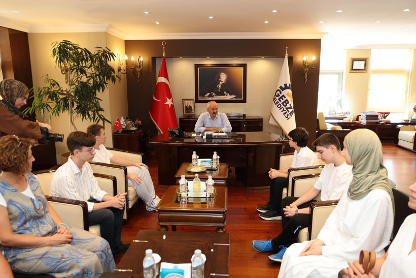 Zinnur Büyükgöz, LGS şampiyonlarını ağırladı - Resim : 3