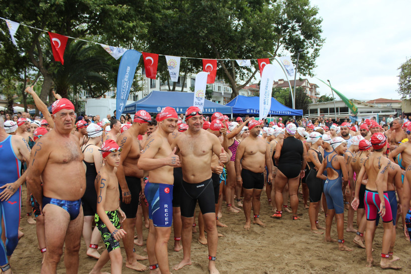 343 kişi aynı anda 2 bin 600 metre kulaç attı! - Resim : 2