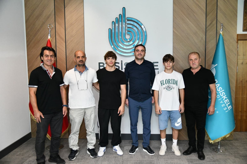 Yasin Özlü başarılı sporcuları ağırladı - Resim : 3