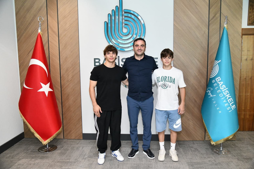 Yasin Özlü başarılı sporcuları ağırladı - Resim : 1