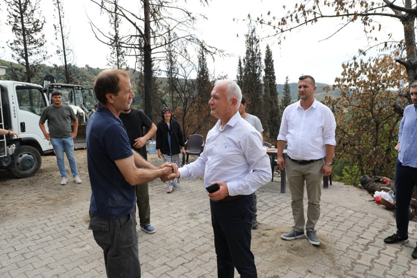 Ahmet Çalık'tan yangından etkilenen vatandaşa ziyaret - Resim : 3