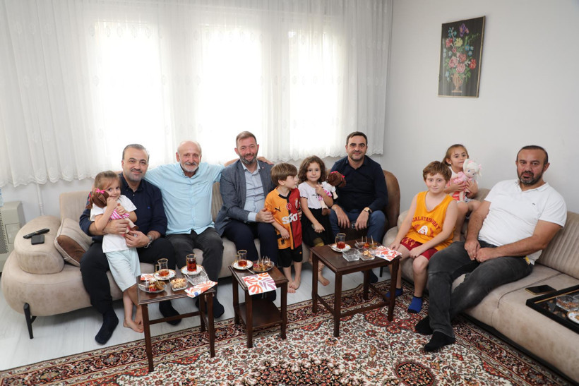 AK Parti’de bir günde 12 bin üye ziyareti - Resim : 1