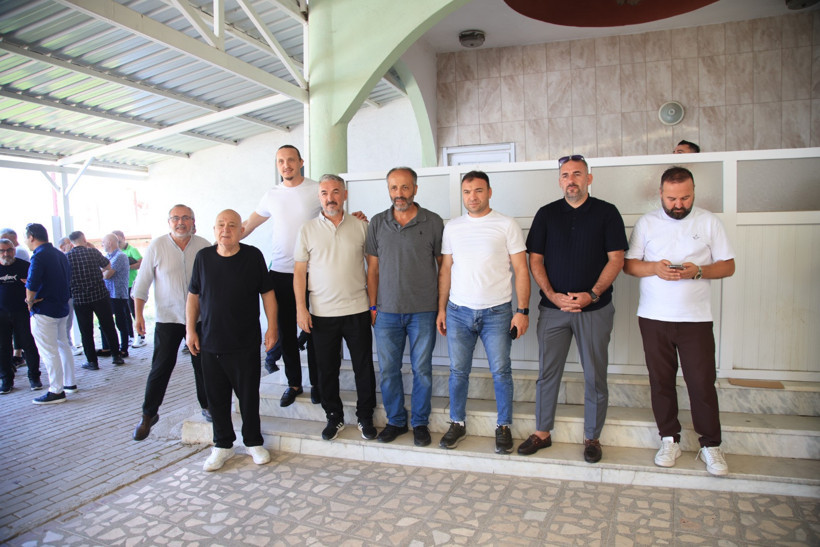 Murat Aydın, babasını son yolculuğuna uğurladı - Resim : 12