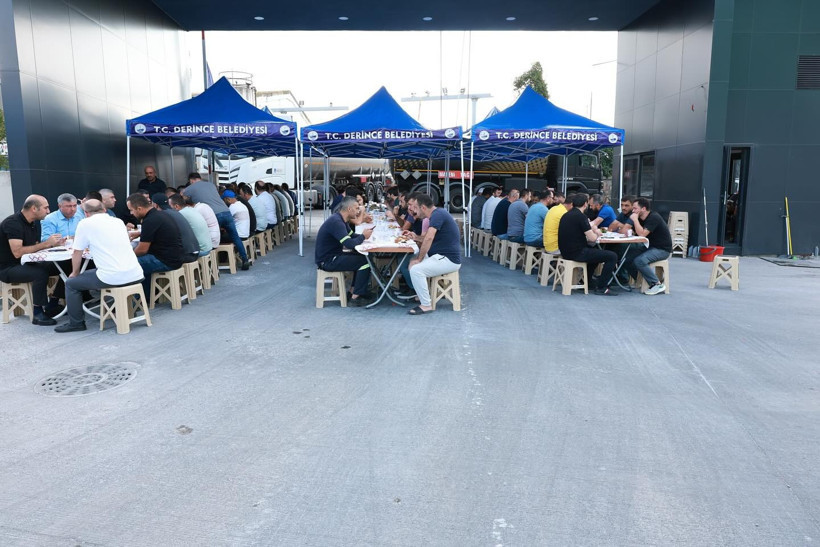 Sertif Gökçe grevdeki işçileri bırakmıyor! Kahvaltısını Gübretaş’ta işçilerle yaptı - Resim : 1