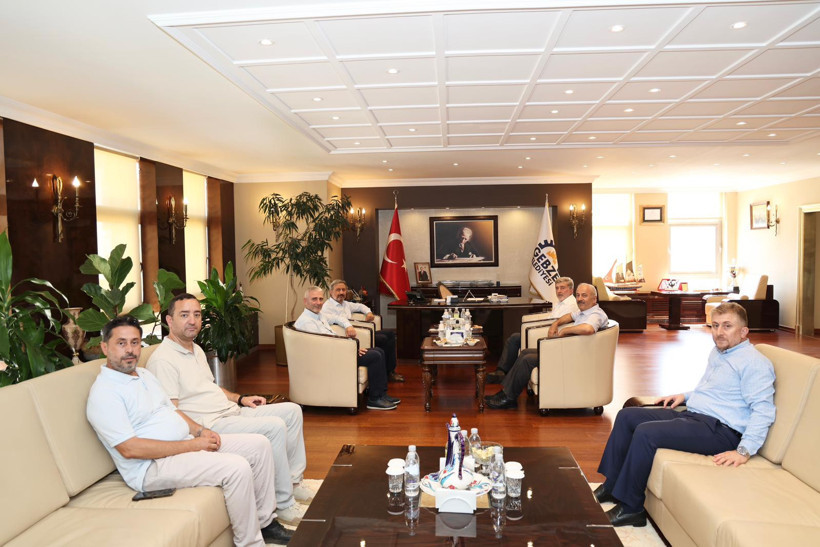 AK Parti heyetinden Zinnur Büyükgöz'e taziye ziyareti - Resim : 1