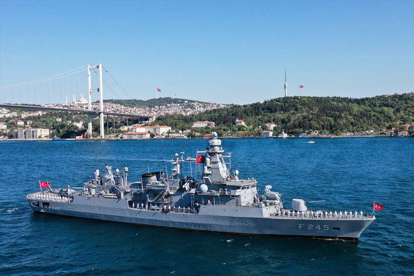 Cumhurbaşkanı Recep Tayyip Erdoğan, donanmayı selamladı - Resim : 4