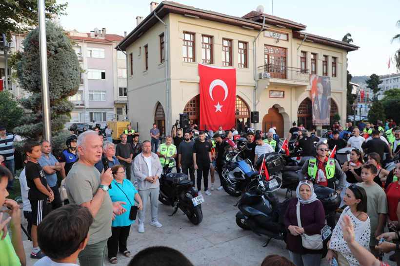 Karamürsel’de 30 Ağustos coşkusu sokaklara taştı - Resim : 1