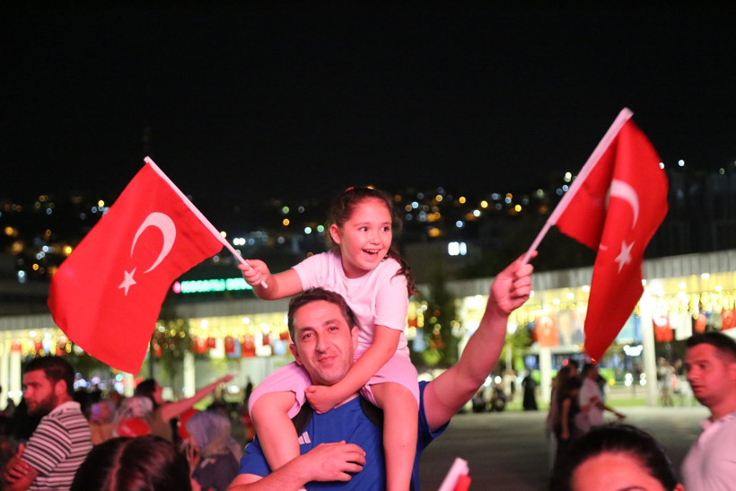 Meydanda “Zafer” coşkusu - Resim : 8
