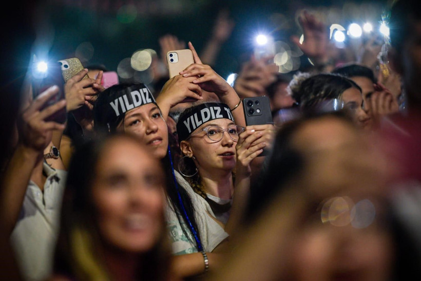 Her şey Yıldız Tilbe için! Arkadaşına basamak oldu - Resim: 2
