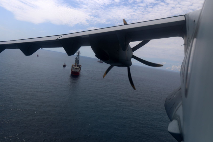 Mavi vatanın uçan gözü... Havada kalkan oluyor - Resim: 12
