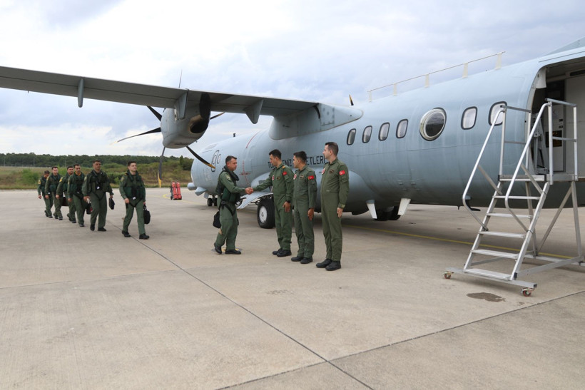 Mavi vatanın uçan gözü... Havada kalkan oluyor - Resim: 11