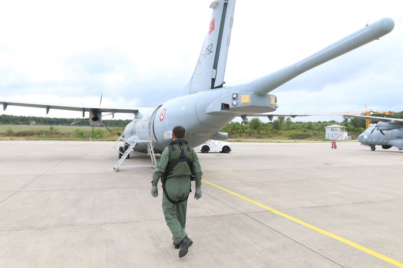 Mavi vatanın uçan gözü... Havada kalkan oluyor - Resim: 14