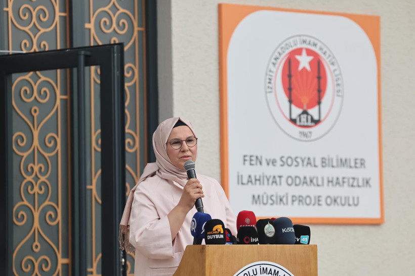 Yeni okullarda ilk ders zilini AK Partili vekiller çaldı - Resim : 2