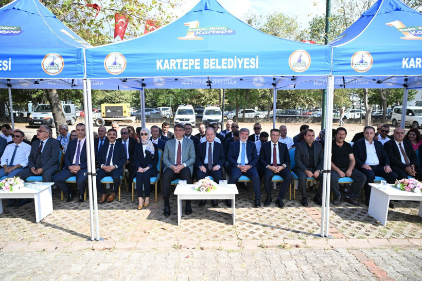 Yeni okullarda ilk ders zilini AK Partili vekiller çaldı - Resim : 1