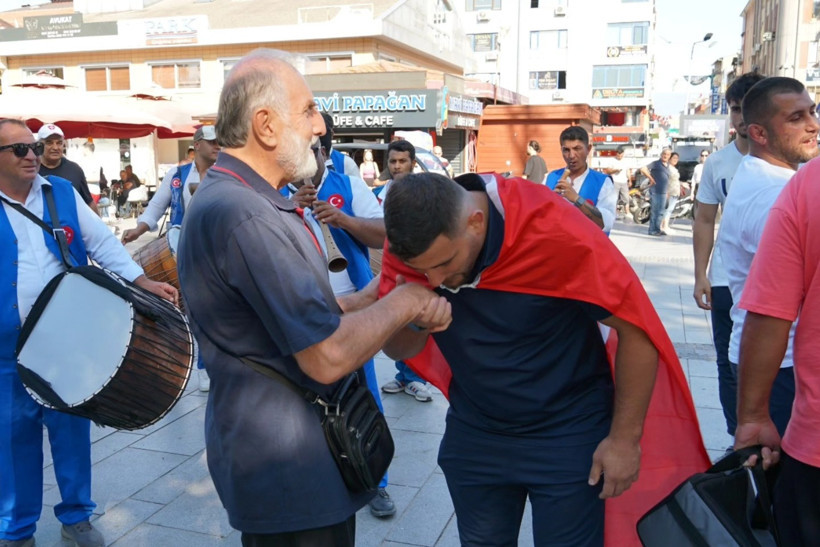 Çok daha güçlü döneceksin Abdulrefik! - Resim : 2