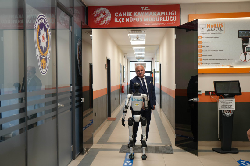 Robot kimlik sahibi oldu! Artık fahri vatandaş - Resim : 2