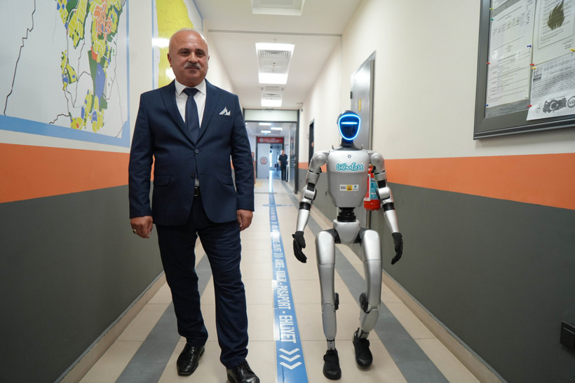 Robot kimlik sahibi oldu! Artık fahri vatandaş - Resim : 1