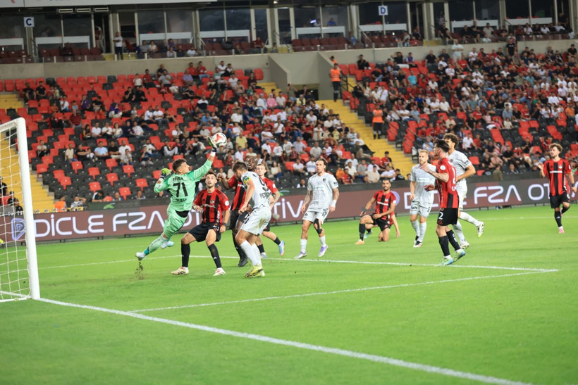 Gaziantep Futbol Kulübü - Kocaelispor maçının ilk yarısından kareler - Resim: 20