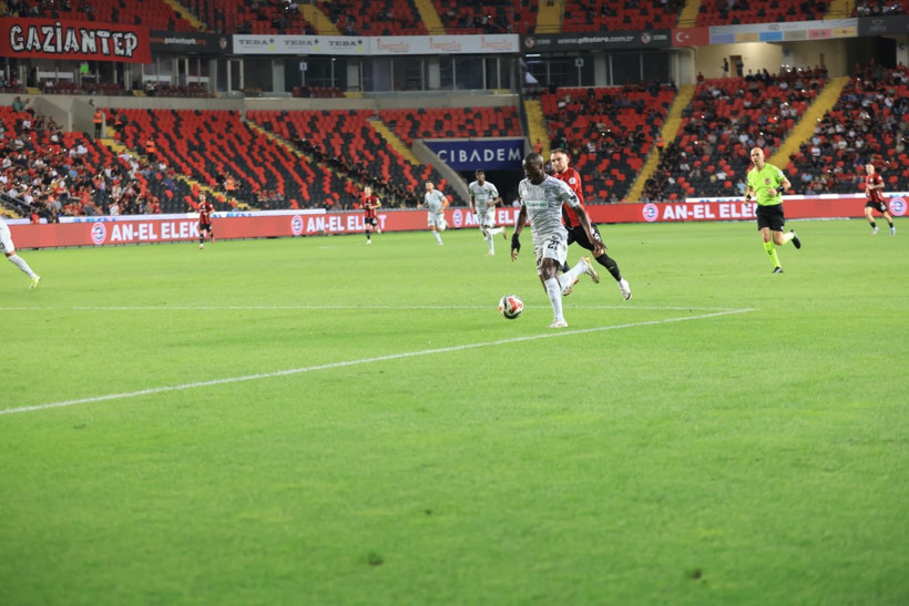 Gaziantep Futbol Kulübü - Kocaelispor maçının ilk yarısından kareler - Resim: 5